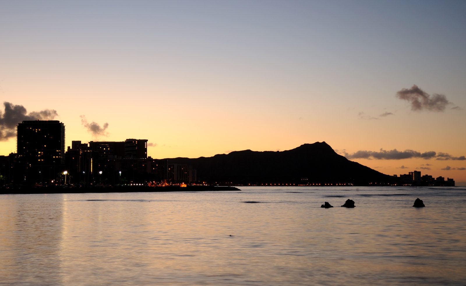 Diamond Head crater above Waikīkī, Oʻahu