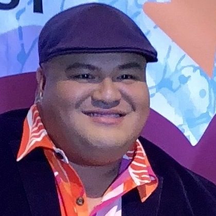Headshot of Hawaiian musician Kalani Peʻa